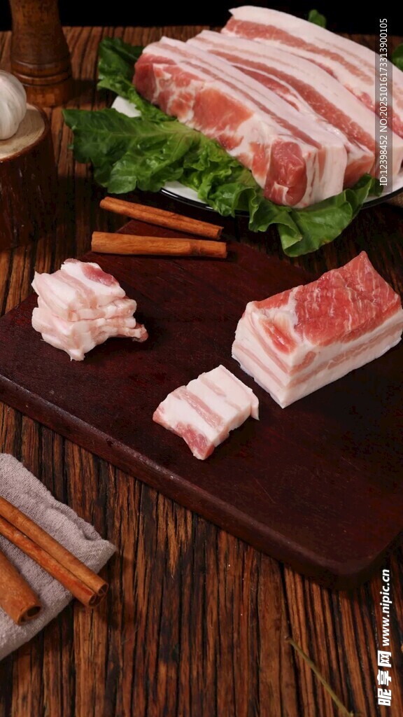 新鲜猪肉食材展示