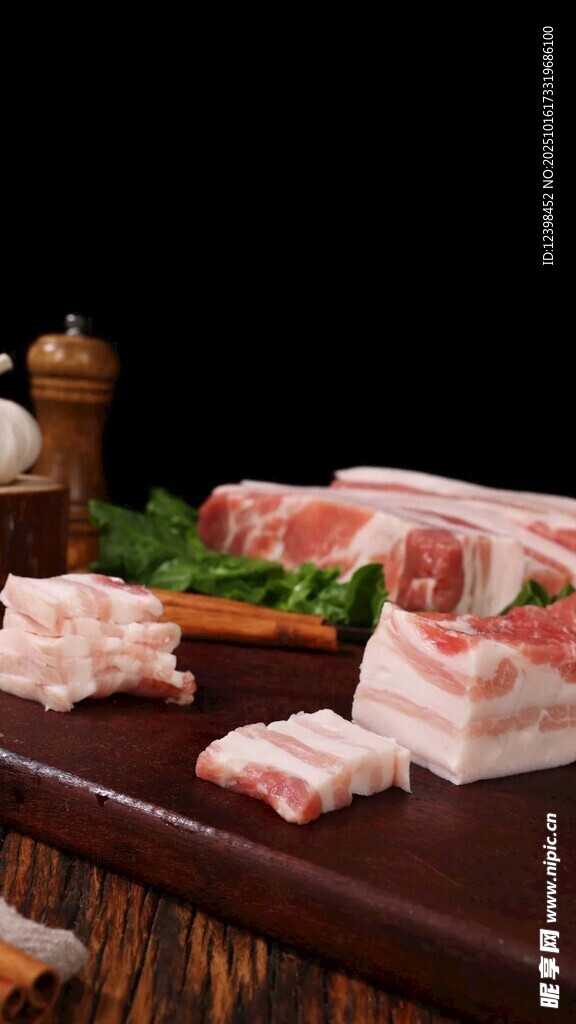 新鲜猪肉食材展示