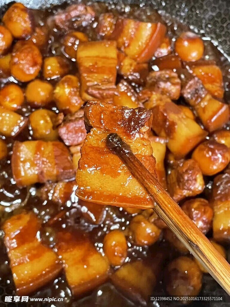 美味红烧肉烹饪中