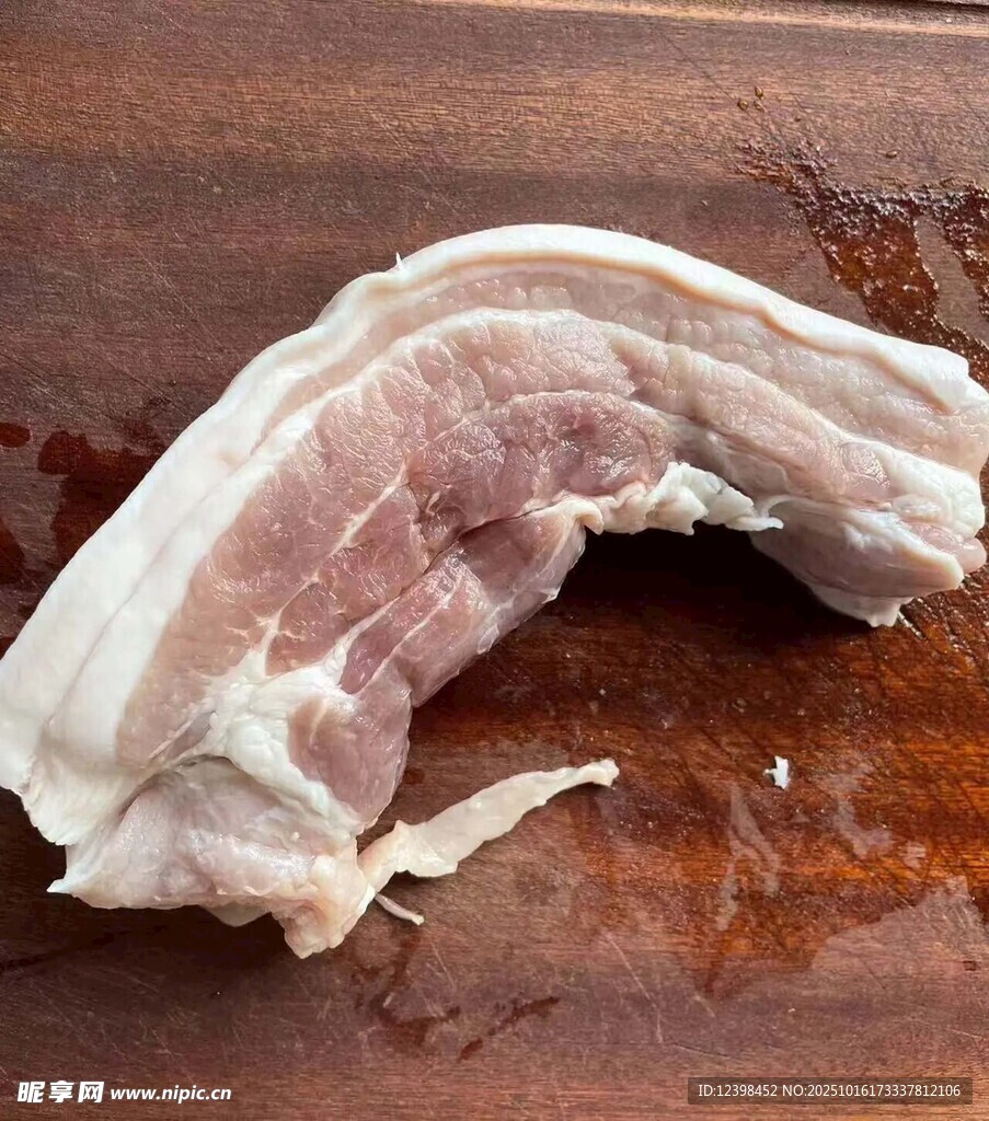 新鲜五花肉切片