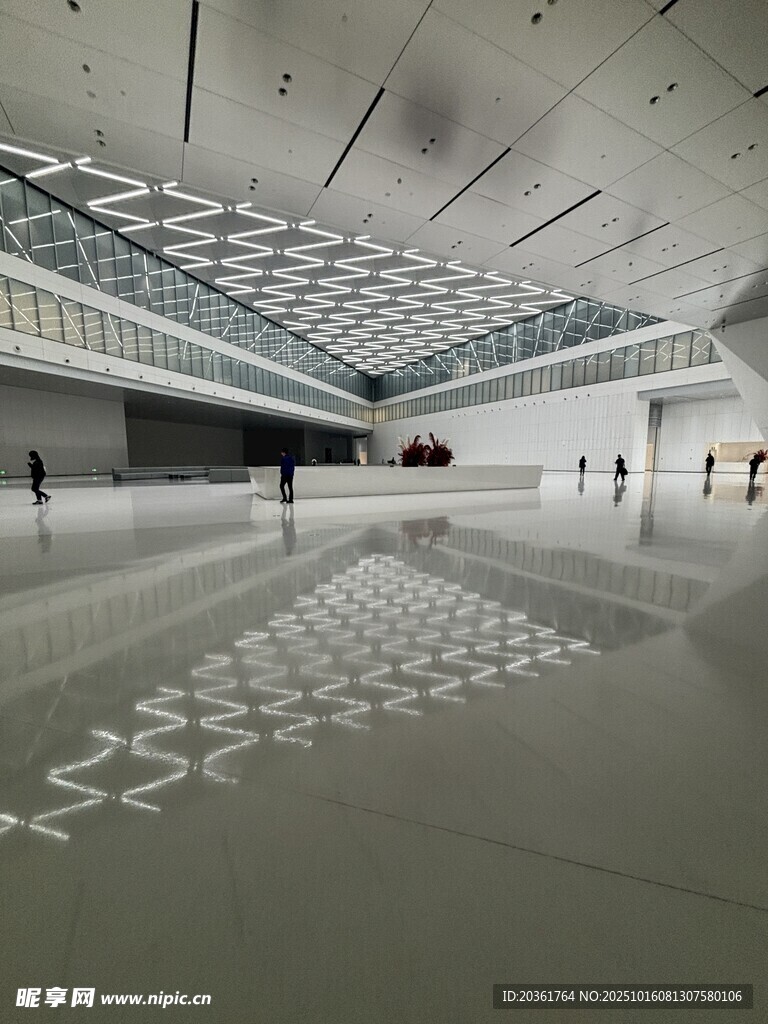 现代空旷大厅建筑空间