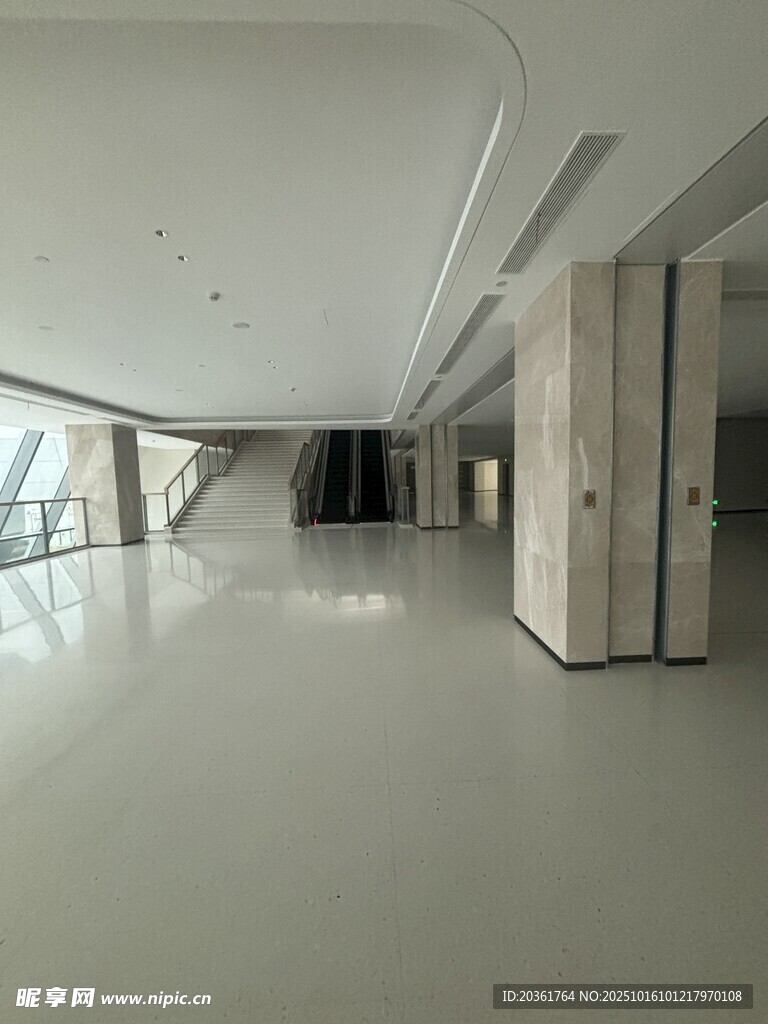 现代空旷室内空间场景