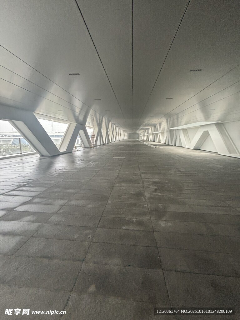 空旷现代风室内空间走廊