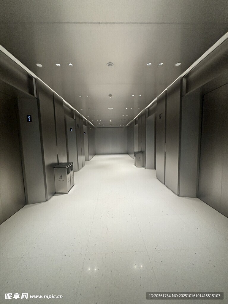 现代空旷走廊空间场景