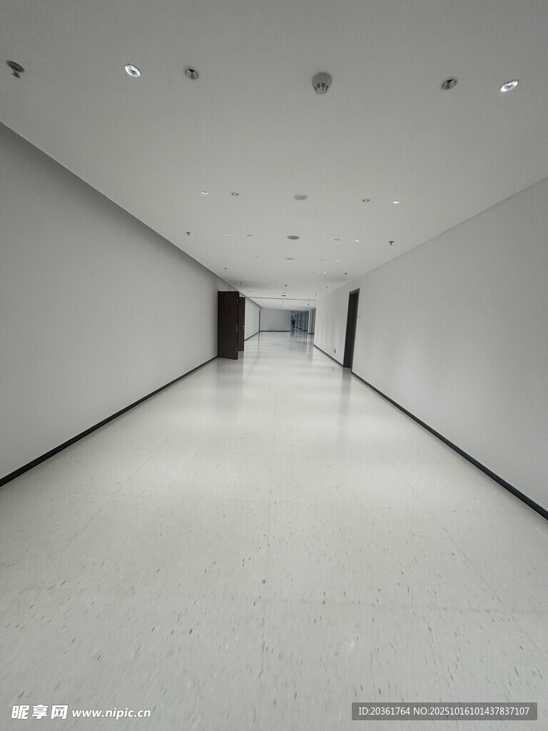 空旷现代风走廊空间