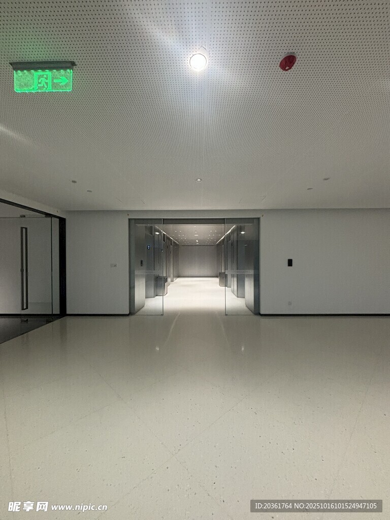 空旷室内空间展示