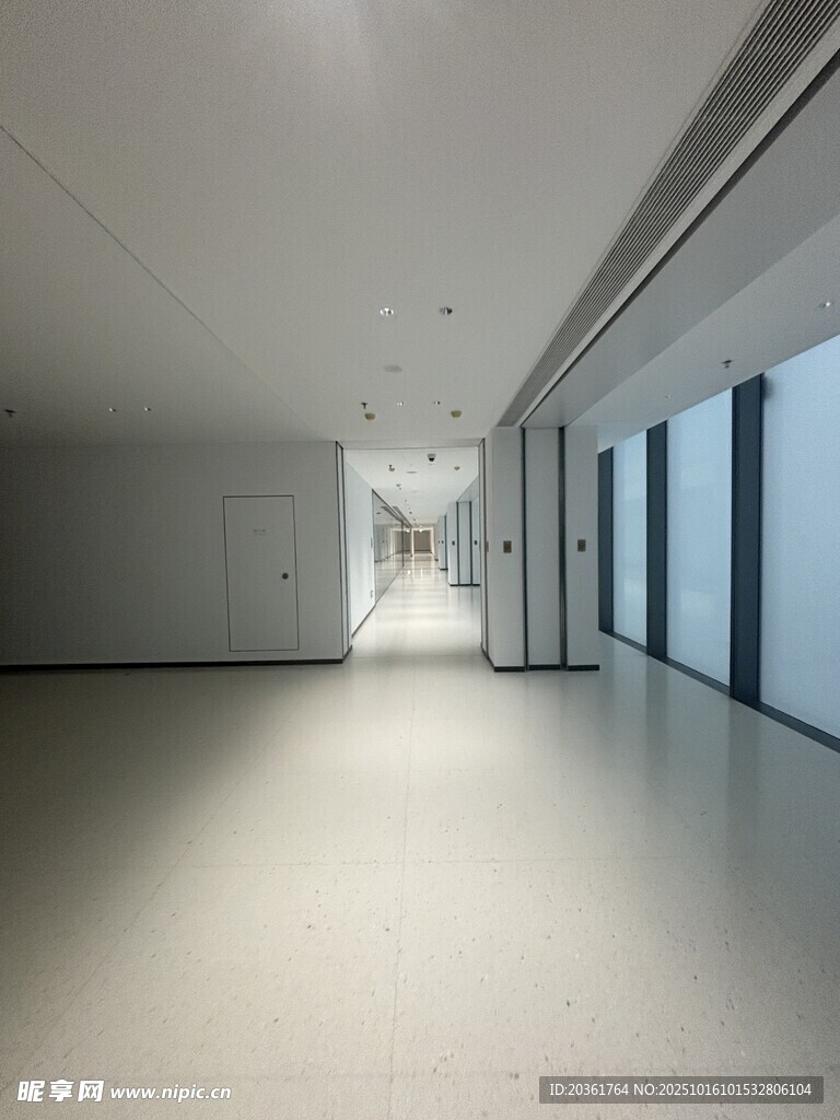 现代简约空旷走廊空间
