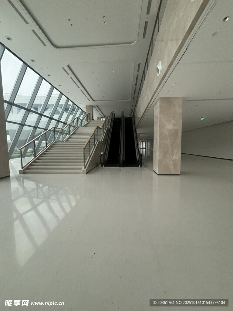 现代空旷室内空间场景