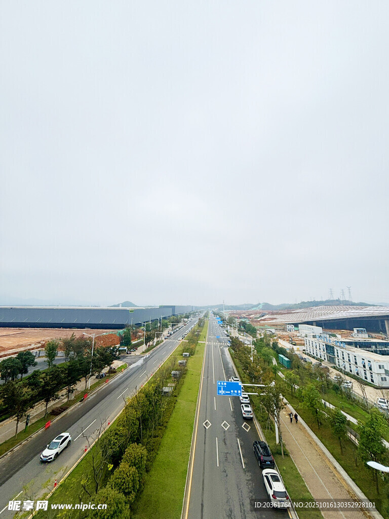 城市宽阔道路鸟瞰景象