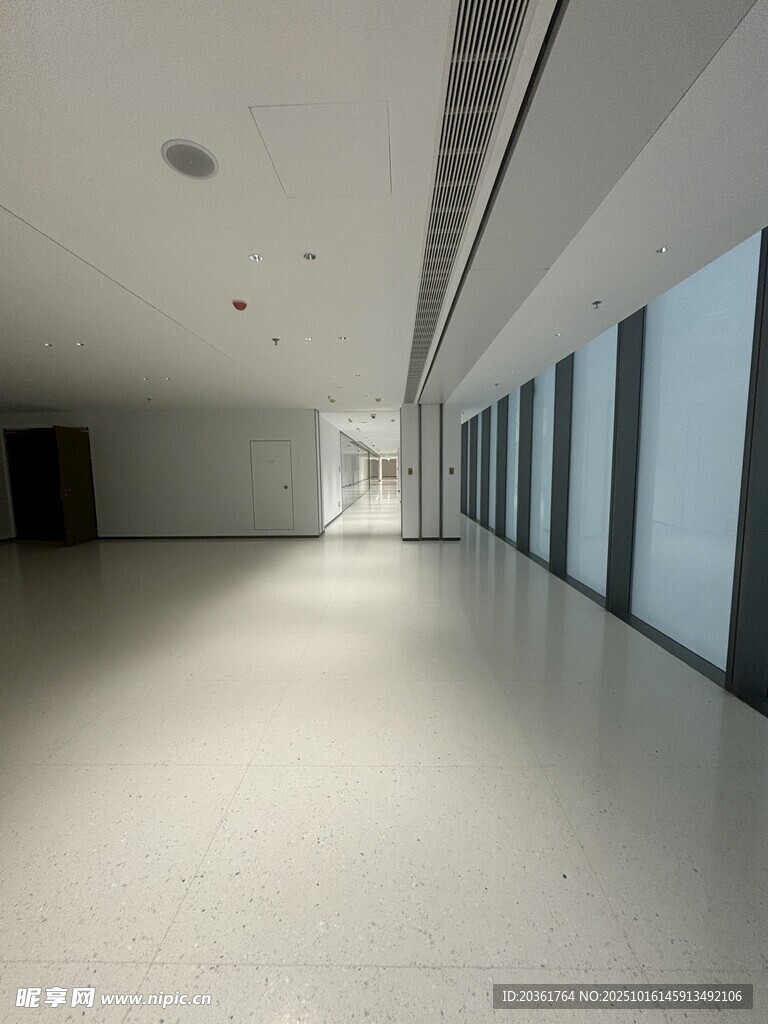 空旷现代风室内走廊空间