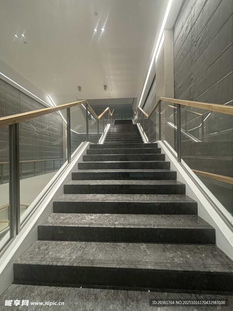 现代简约风格室内楼梯