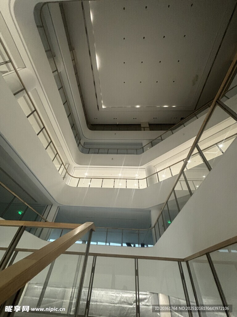 现代风格室内多层空间景观