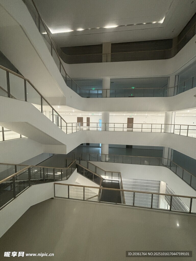 现代多层室内建筑空间