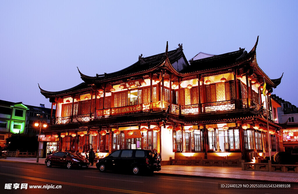 古色古香的中式建筑夜景