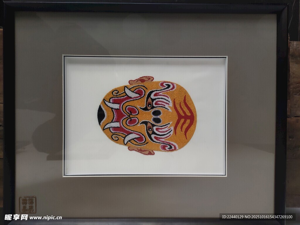 精美传统虎头图案装饰画
