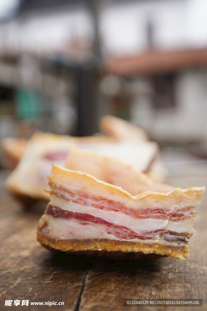 美味多层腊肉切片展示