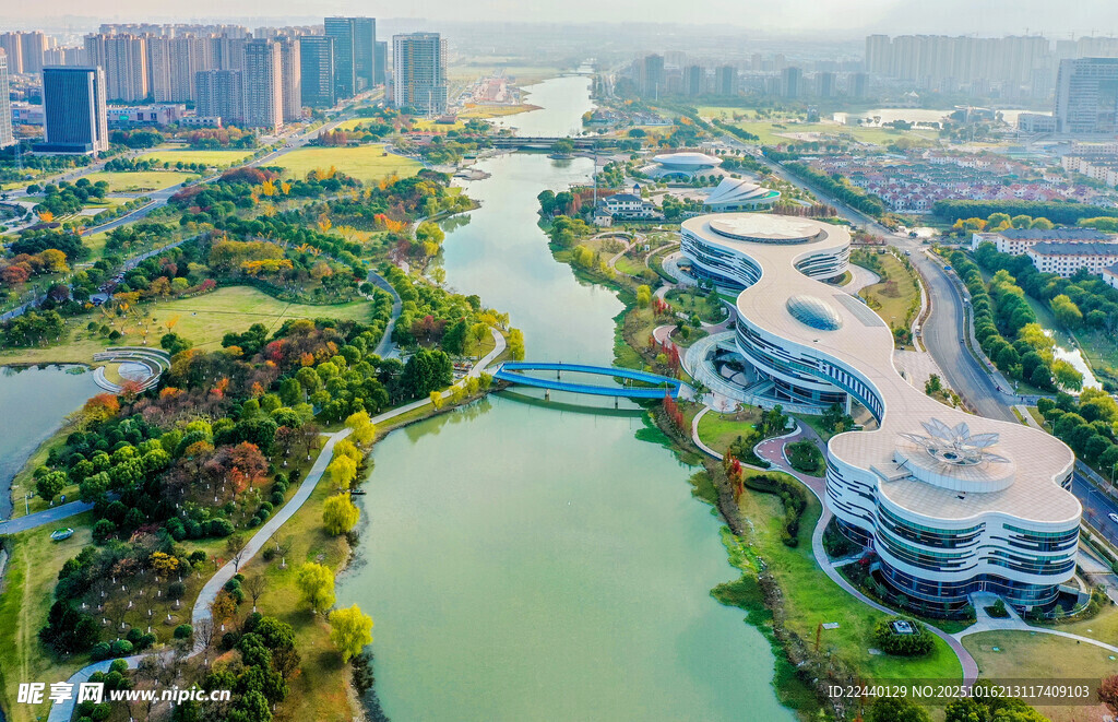 城市河畔现代景观风光