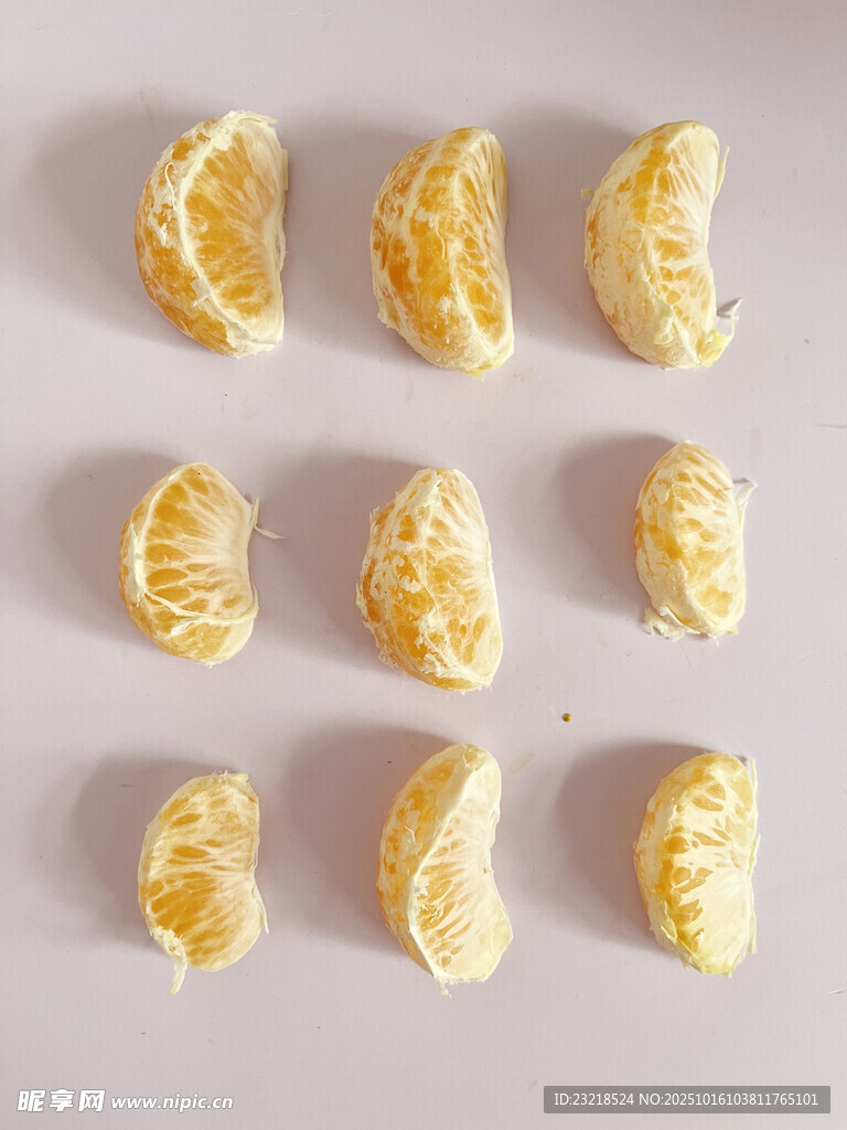 剥开的橘子瓣
