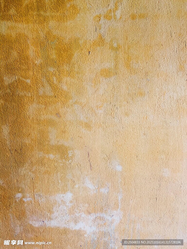老旧斑驳的黄色墙面