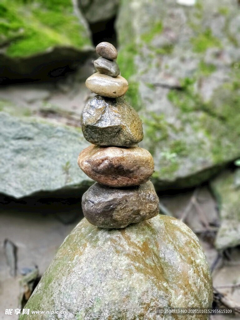 石上堆叠的平衡之美