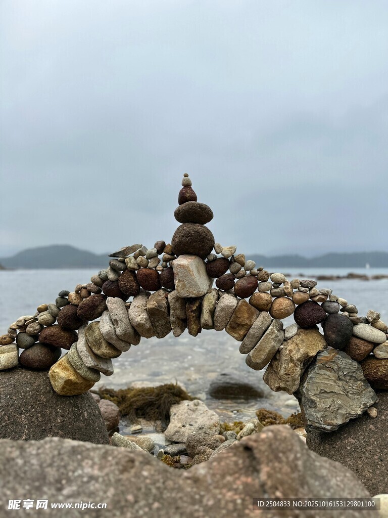 海边石拱与堆叠石景