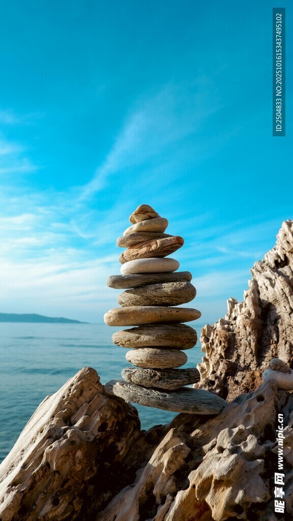海边堆叠的平衡石奇观