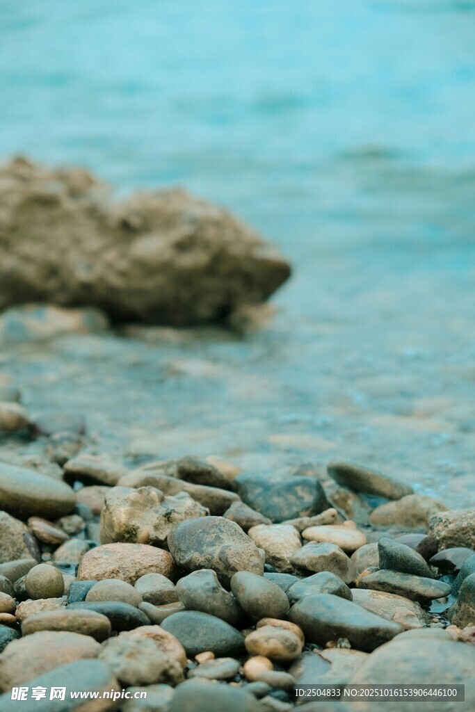 海边鹅卵石景观