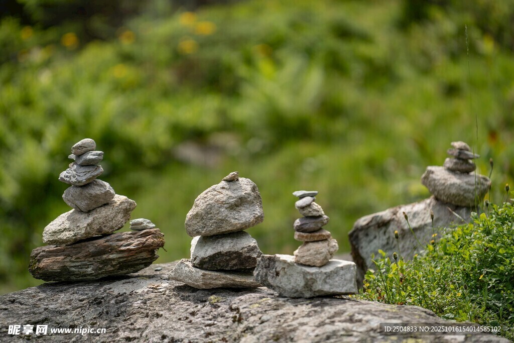 石堆小景 自然中的平衡艺术
