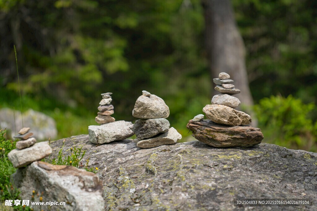 石上禅意堆叠小景