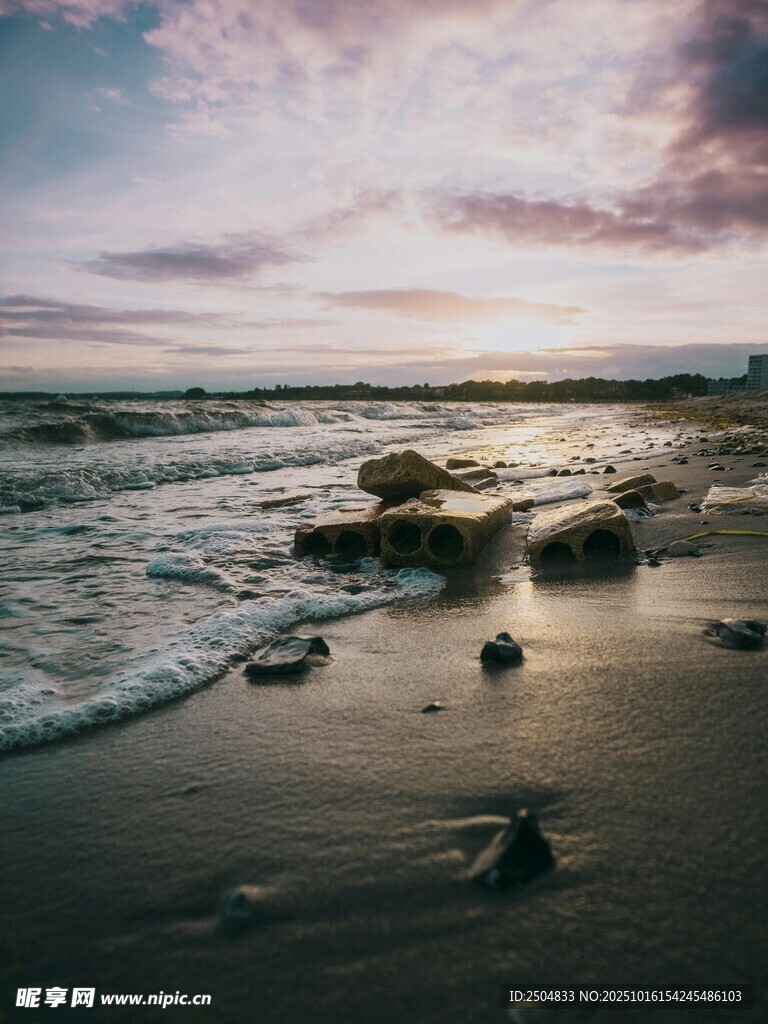 海边日落时分的美丽景致