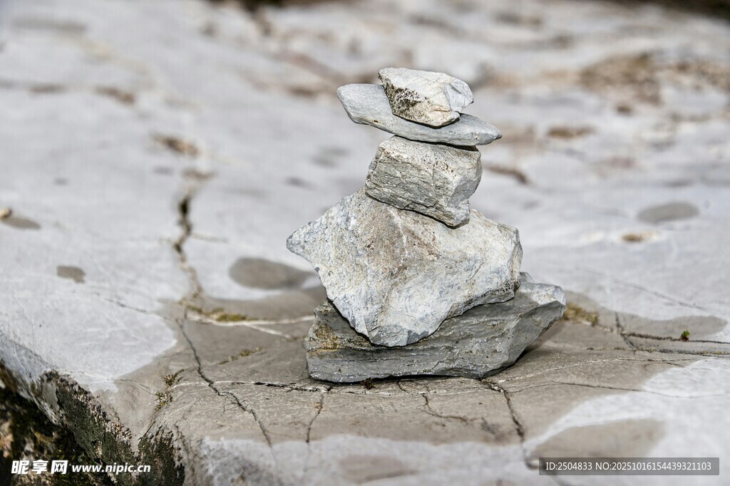 石堆小景 展现自然之美