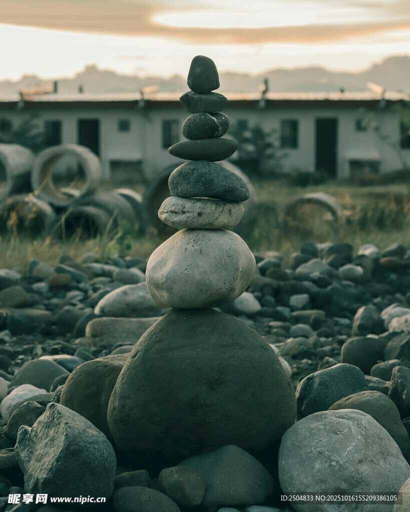 石堆平衡艺术景观