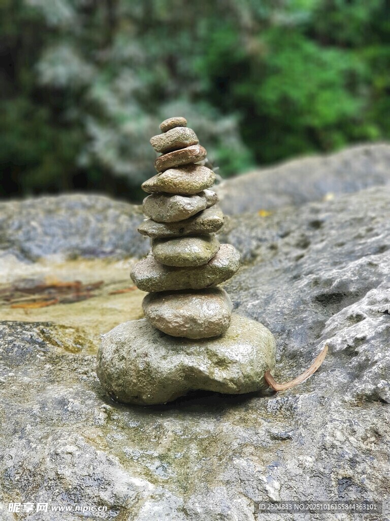 石堆小景 自然静谧之美