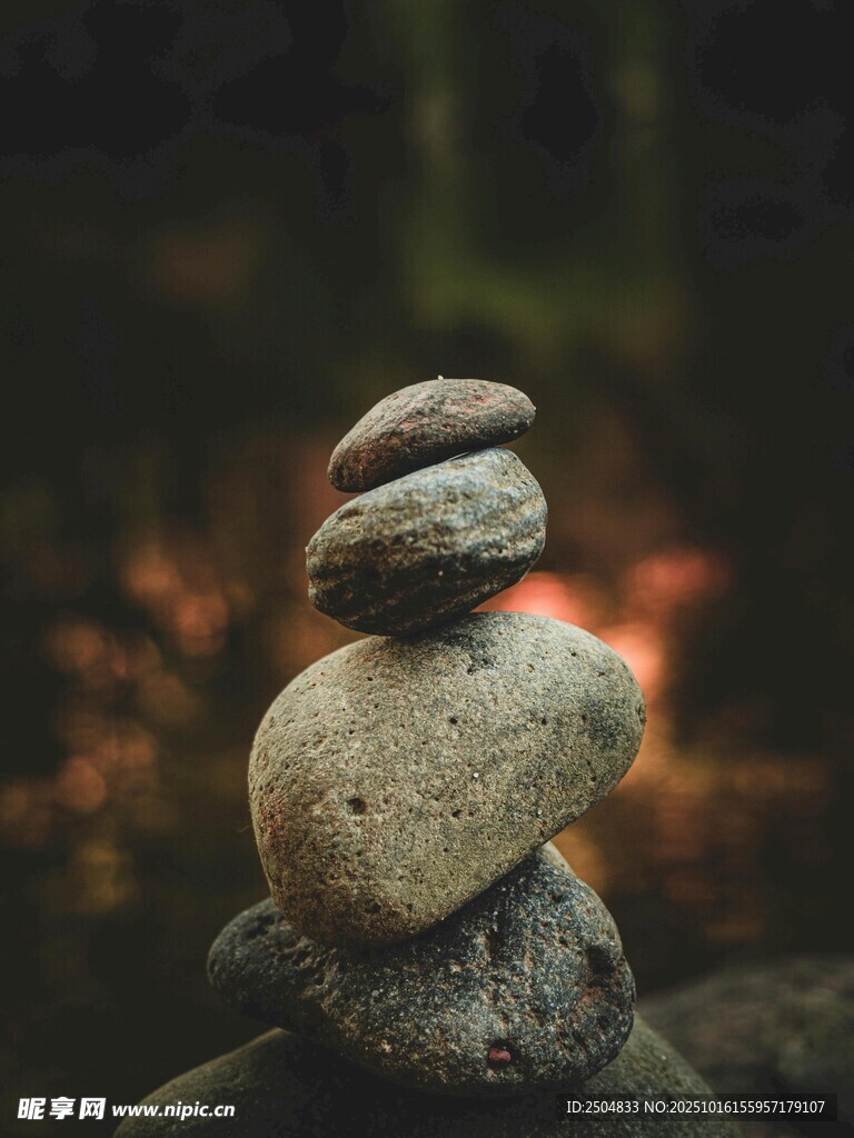 堆叠的平衡石