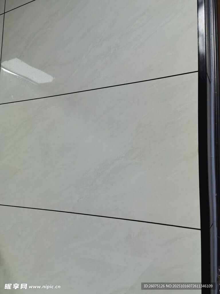 白色瓷砖墙面细节展示