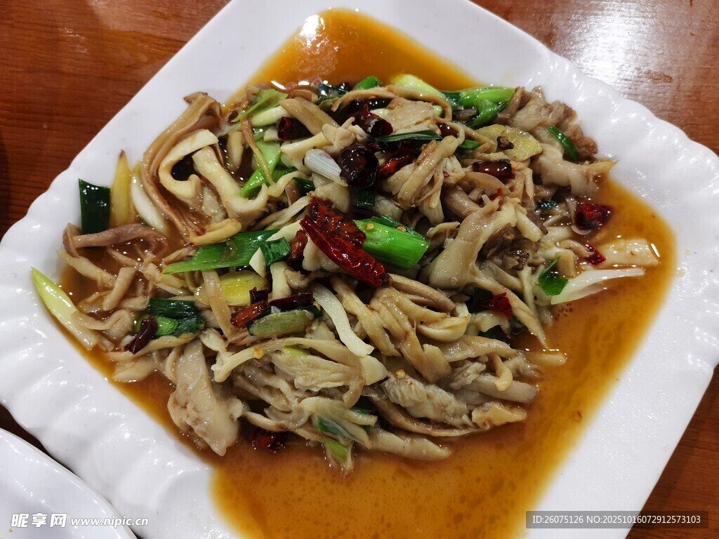 香辣爽口爆炒平菇