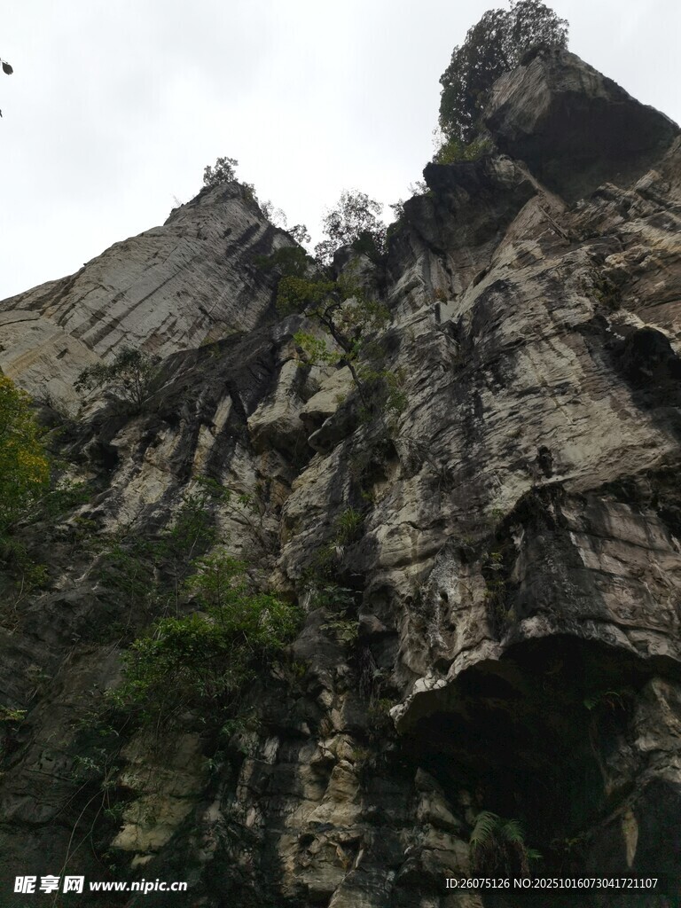 巍峨险峻的奇特山峰
