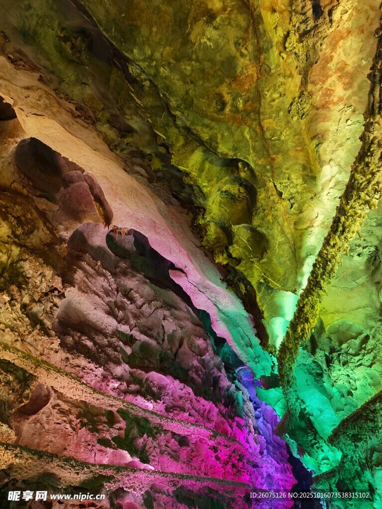 梦幻溶洞奇景