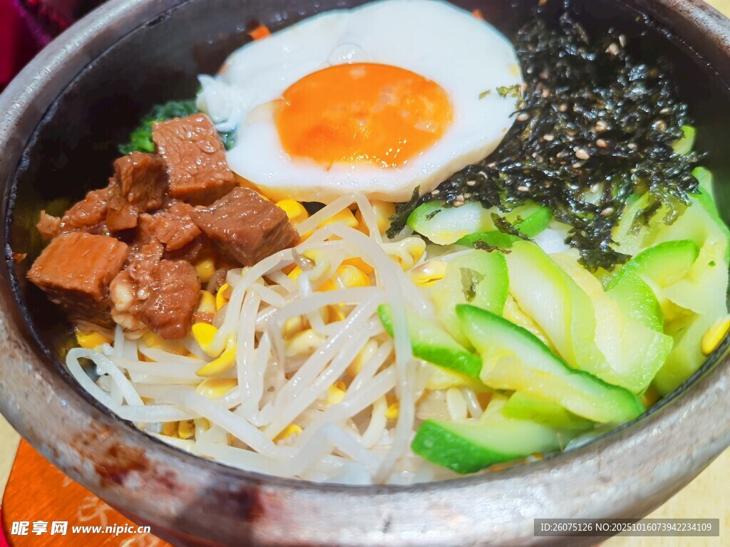 韩式石锅拌饭美食特写