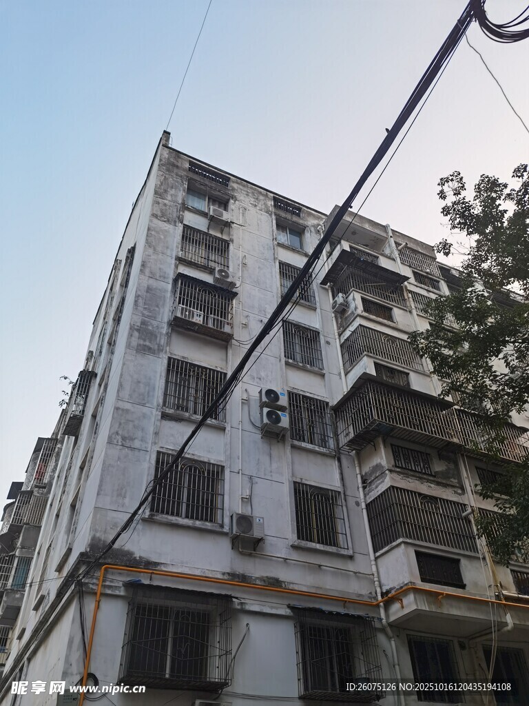 老旧居民楼外观景象