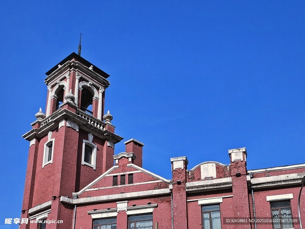沈阳站红砖钟楼建筑外观