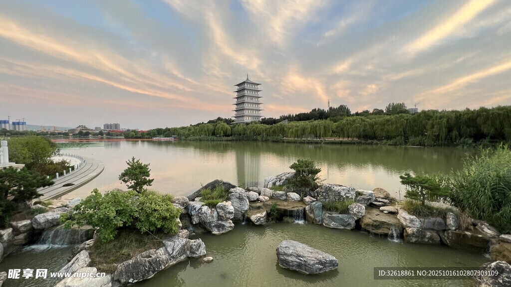 湖畔园林美景