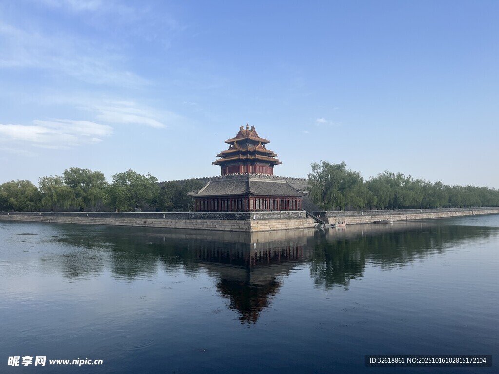 北京故宫角楼湖畔美景