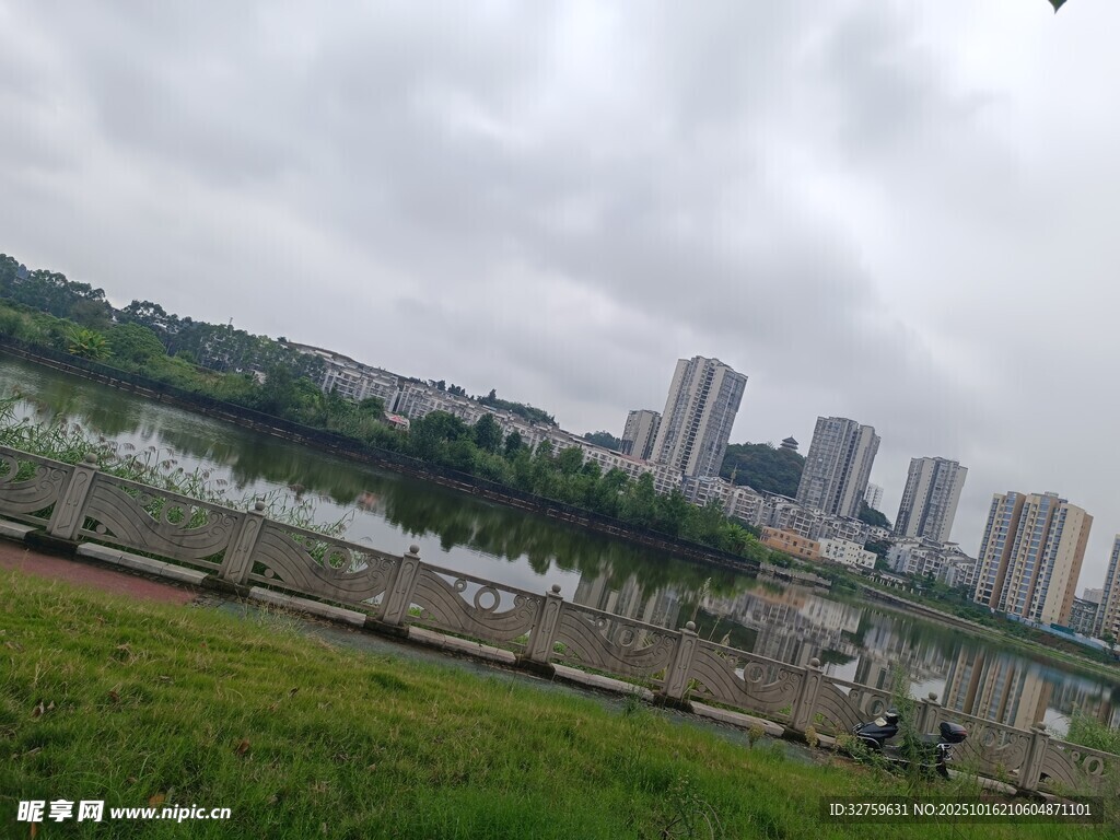 城市河畔风景