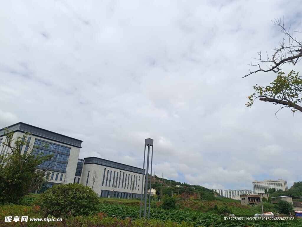 现代建筑与自然景观融合