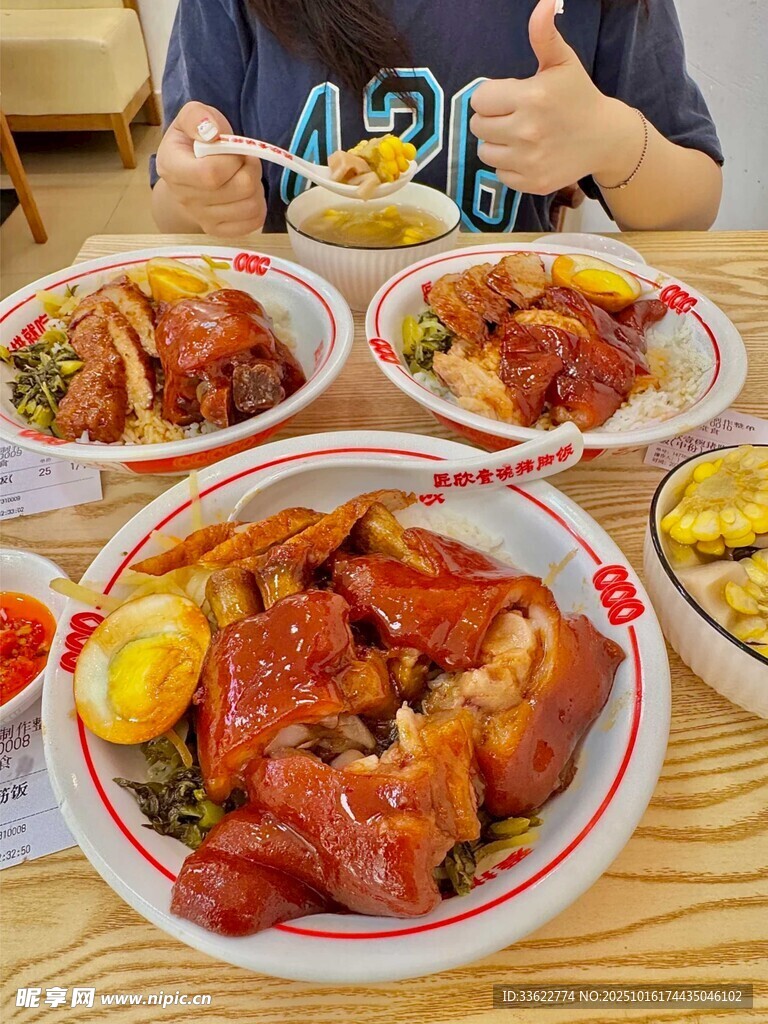 美味猪脚饭诱人食欲