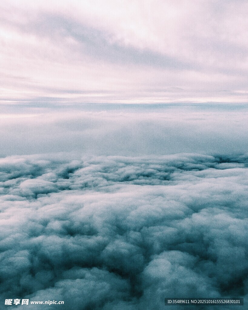 高空俯瞰云海壮丽景观