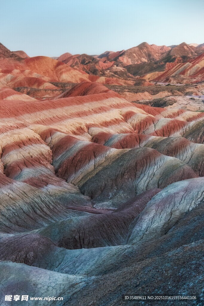 七彩丹霞地貌景观