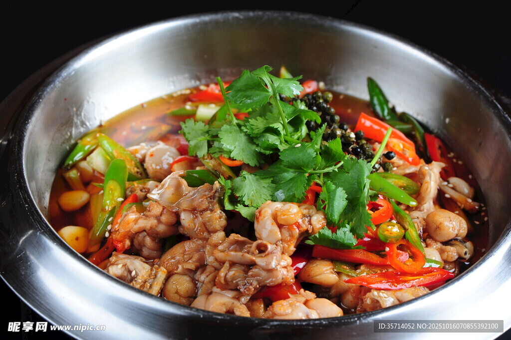 美味香辣鸡肉锅