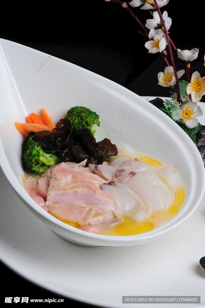 营养丰富的多彩鱼肉菜肴